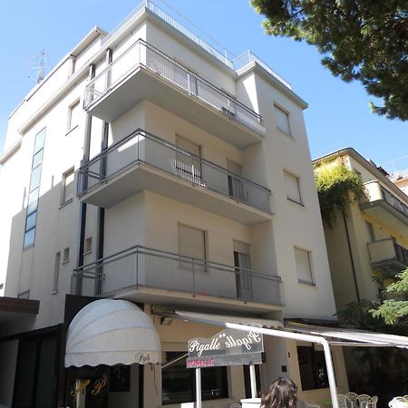 Hotel Pigalle Римини Экстерьер фото